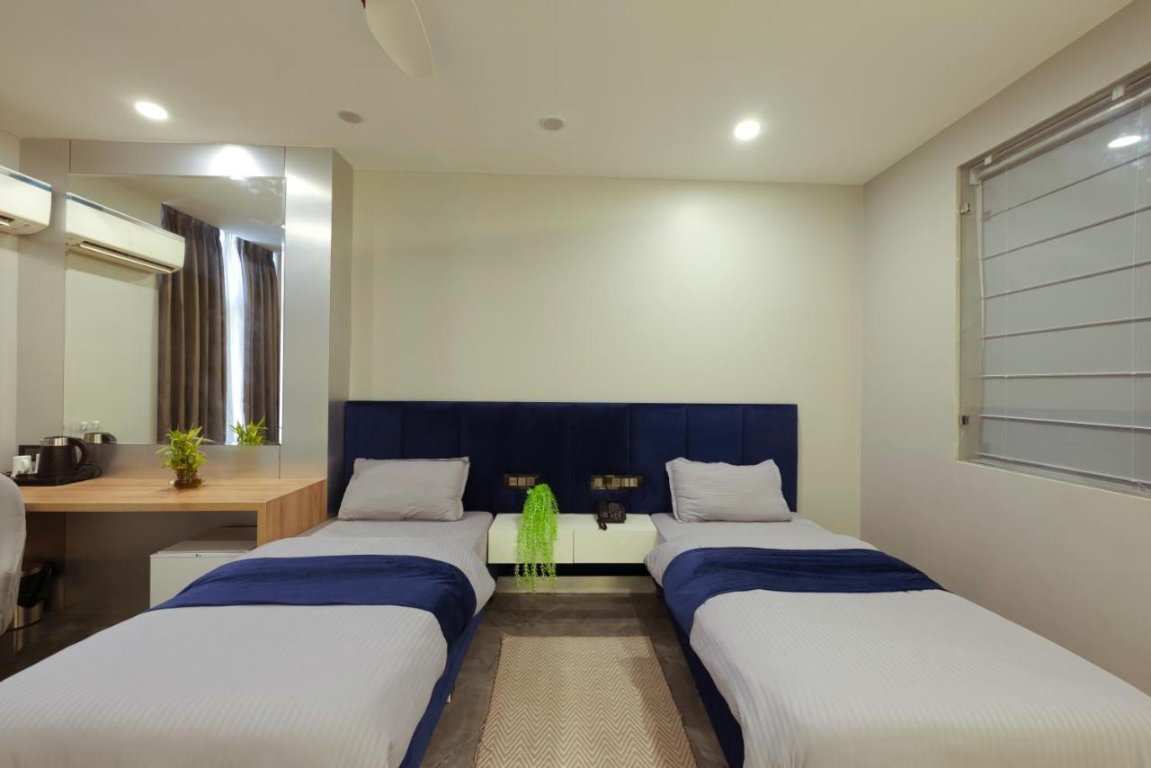 Hotel Bay Laurel Retreat 파리다바드 외부 사진