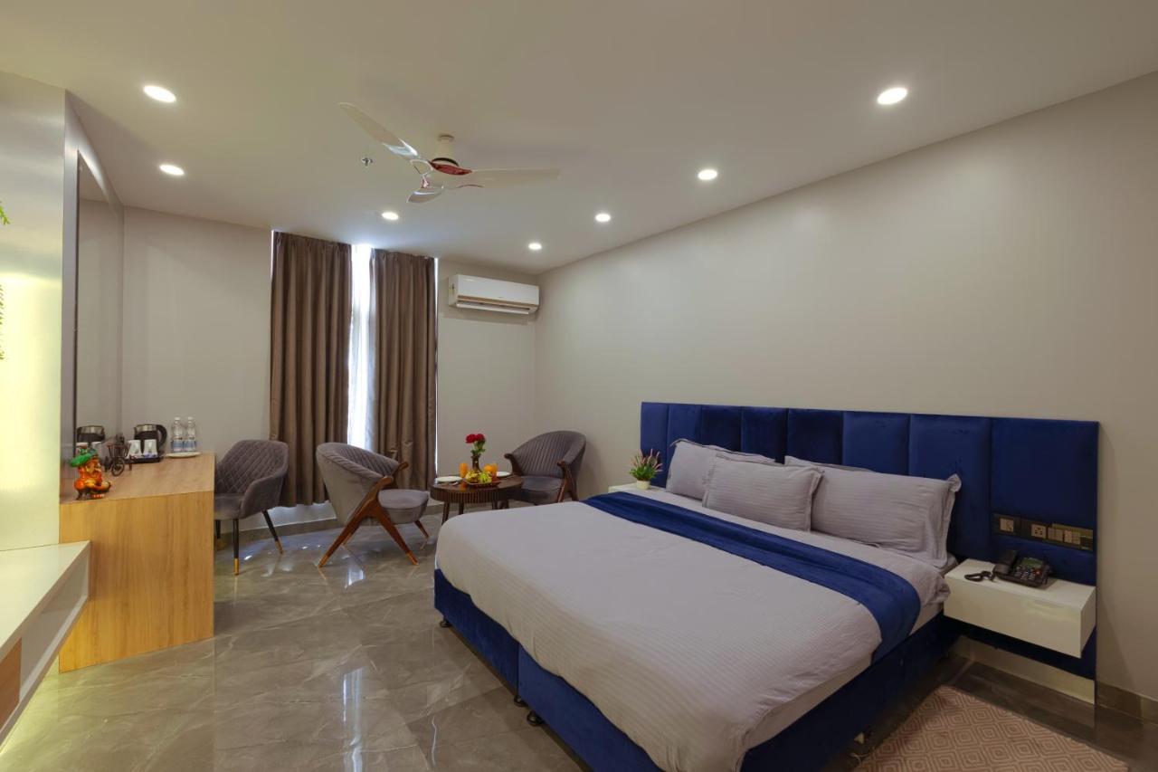 Hotel Bay Laurel Retreat 파리다바드 외부 사진