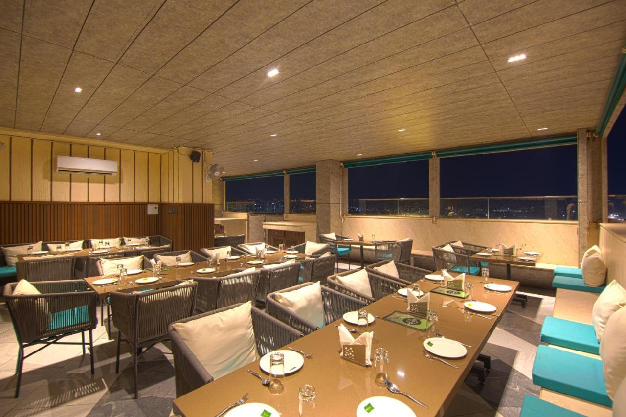 Hotel Bay Laurel Retreat 파리다바드 외부 사진