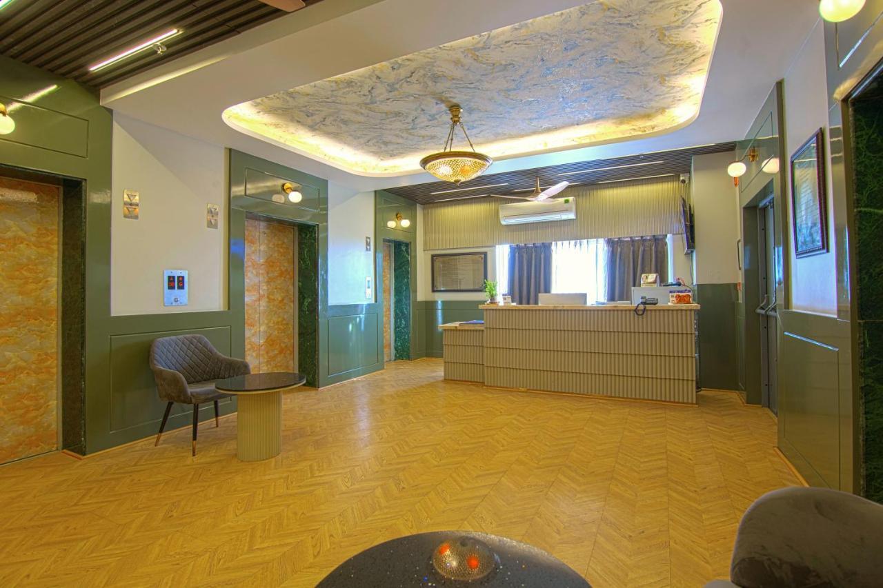 Hotel Bay Laurel Retreat 파리다바드 외부 사진