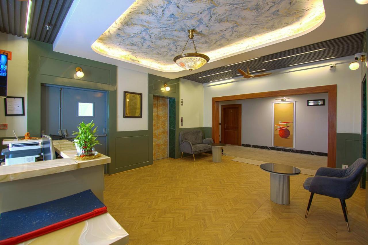 Hotel Bay Laurel Retreat 파리다바드 외부 사진