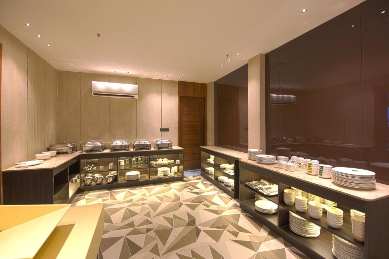 Hotel Bay Laurel Retreat 파리다바드 외부 사진